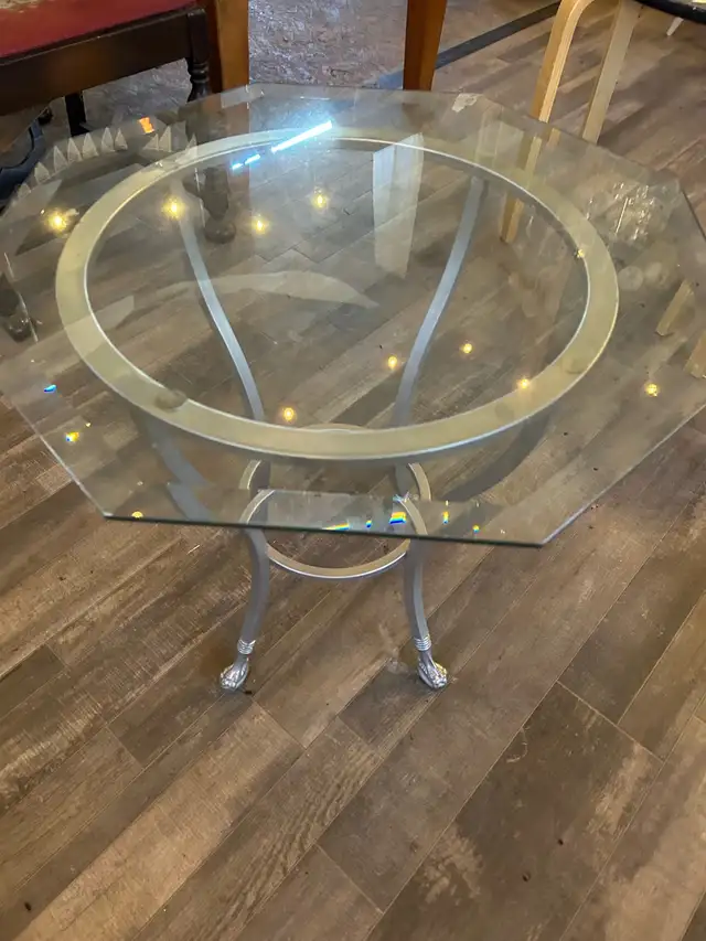 glass side table in Other Tables in Oshawa / Durham Region - Image 4