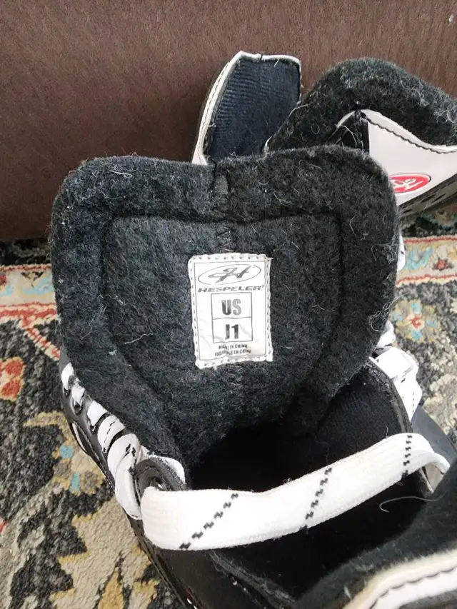 BAUER kids hockey skates gentally used various sizes in Skates & Blades in Ottawa - Image 3