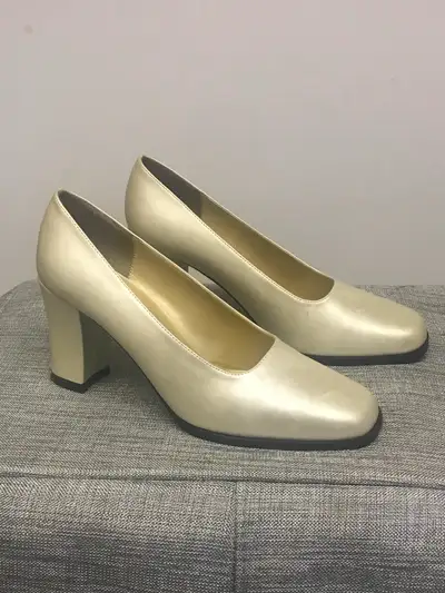 Ladies Dress Shoes Off White Elegant Size 7.5, View more
