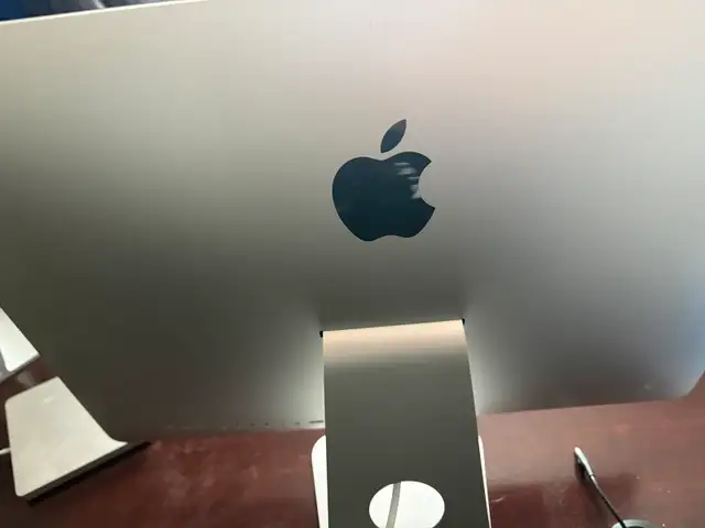 Imac desktop in Desktop Computers in City of Montréal - Image 3