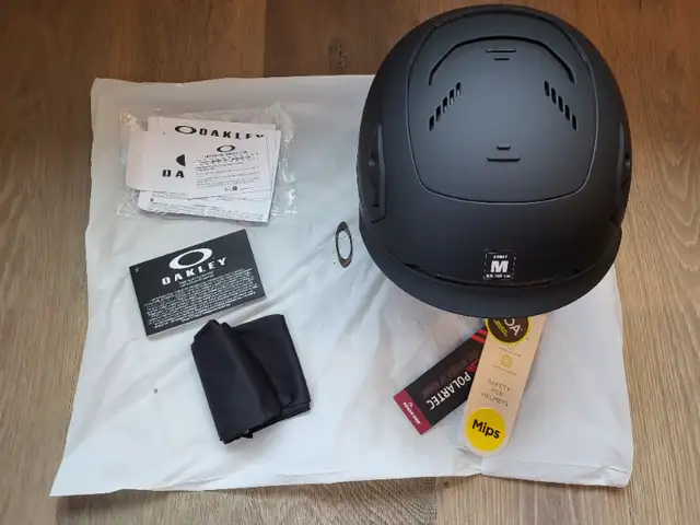 Oakley MOD7 Snow Helmet in Snowboard in Red Deer - Image 7