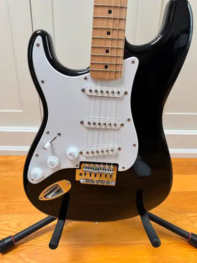 Lefty Squier Stratocaster . Excellent condition. Barely used. Purchased a year ago.