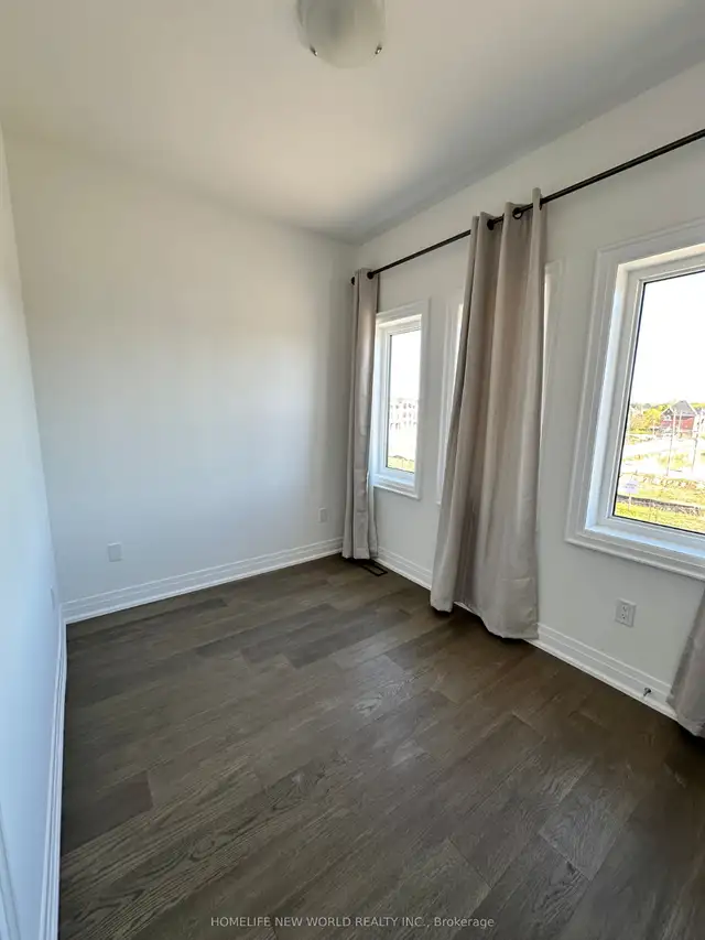 End Unit Townhouse for Rent in Oak Ridges $4000 in Long Term Rentals in Markham / York Region - Image 10