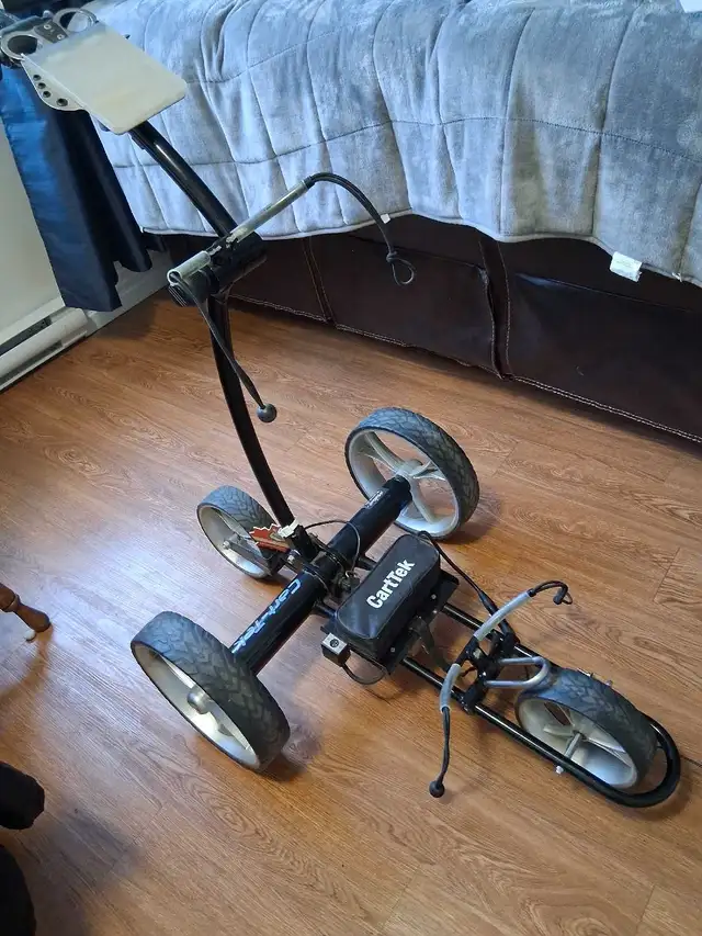 Electric golf cart  and Taylor made clubs  in Golf in Bedford - Image 4