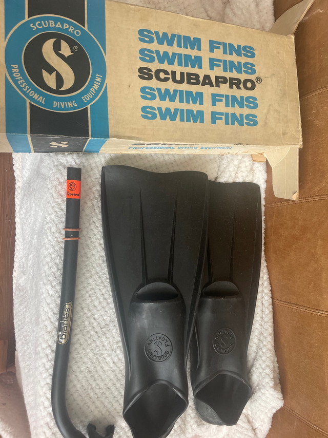 Vintage Scubapro mask, full foot fins and snorkel in Water Sports in Saskatoon