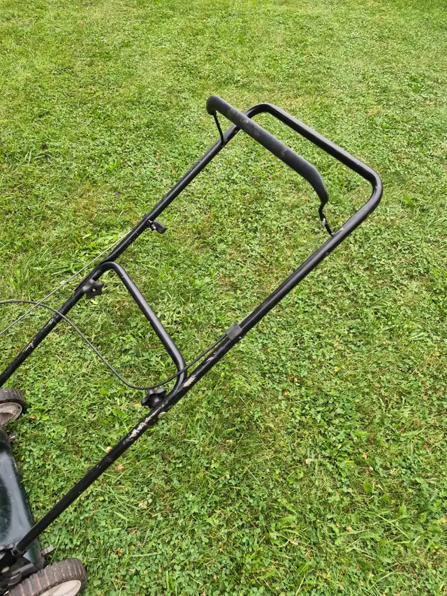 Gas Lawnmower 22'' yardwork's mulch push mower in Lawnmowers & Leaf Blowers in Oakville / Halton Region - Image 7