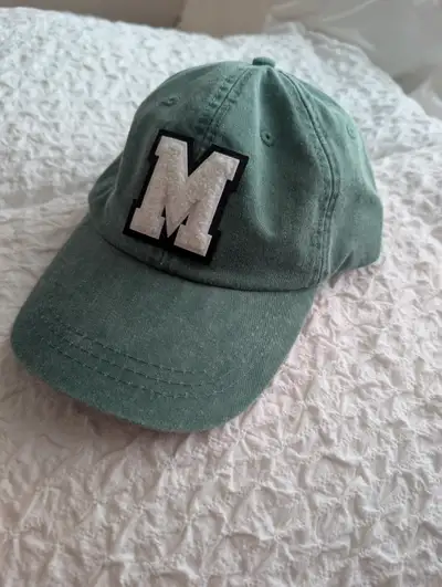 Excellent condition. Made by Adams. Days Marblehead on back. Only worn a few times