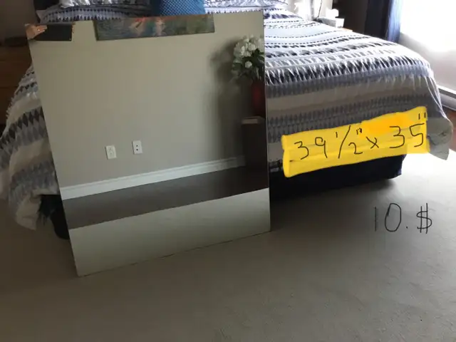 Lit pliant, chaises, miroirs in Beds & Mattresses in City of Montréal - Image 5