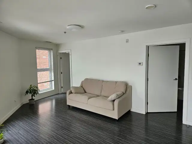 Bright 1-Bedroom Apartment in Exchange District in Long Term Rentals in Winnipeg - Image 13