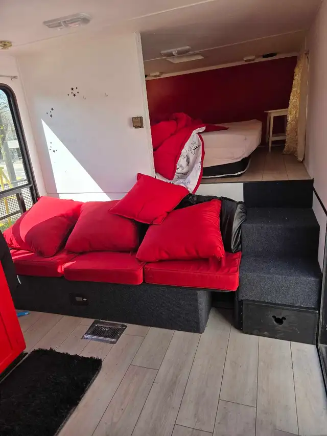 Like new renovated solar 1993 Dutchmen fifth-wheel in Travel Trailers & Campers in Vernon - Image 6