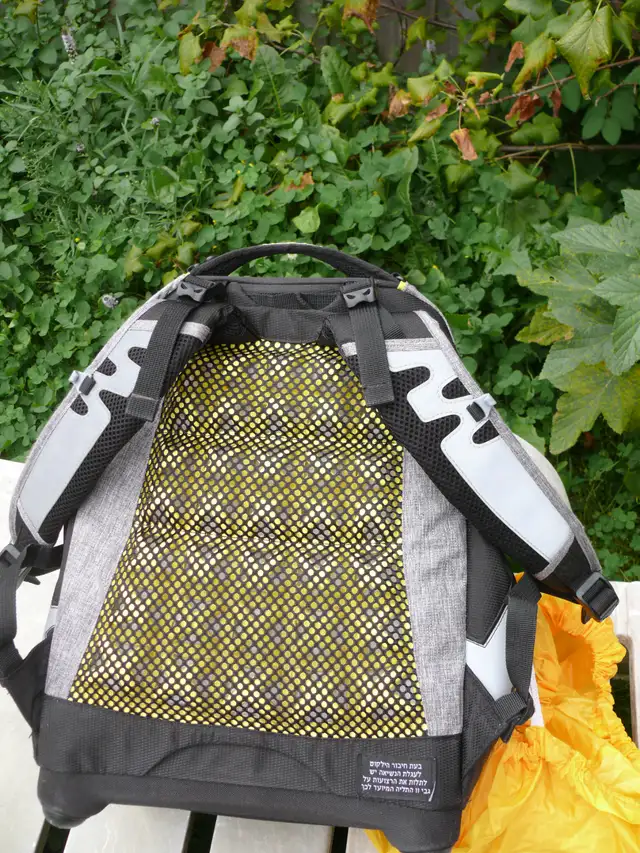 Elementary school orthopedic backpack in Bags & Luggage in Markham / York Region - Image 4