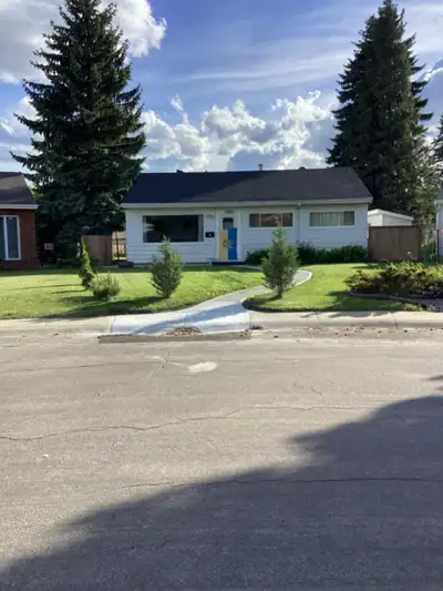 House to share looking for a good sissy to keep the place nice and neat. Have 2 female roommates who...
