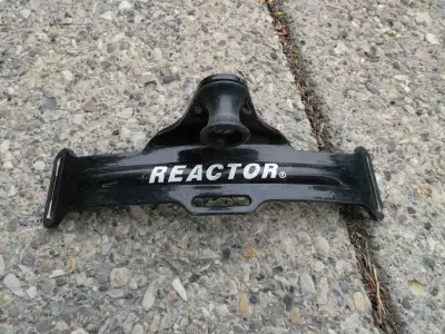 Reactor bar, no harness, brand new asking 30- OBO Available in Calgary NW Feel free to call my land...