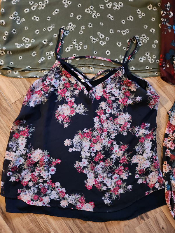 Floral summer tops - fit Med/Large ($5 ea./ALL 4 for only $15!) in Women's - Tops & Outerwear in Fredericton - Image 3