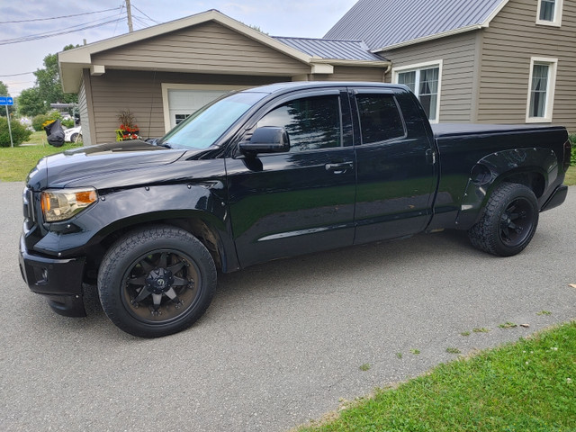 Toyota tundra sr5 2017 dans Autos et camions  à Granby - Image 2
