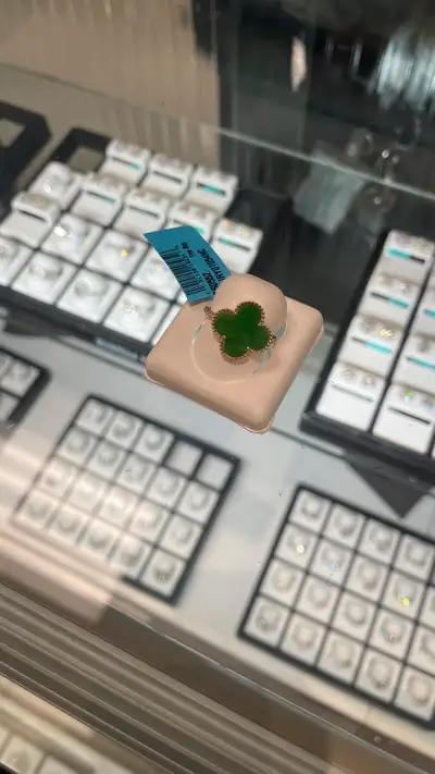 Van cleef and Arpels Ring, View more