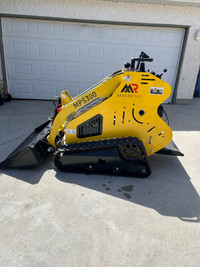 Brand new mini skidsteer