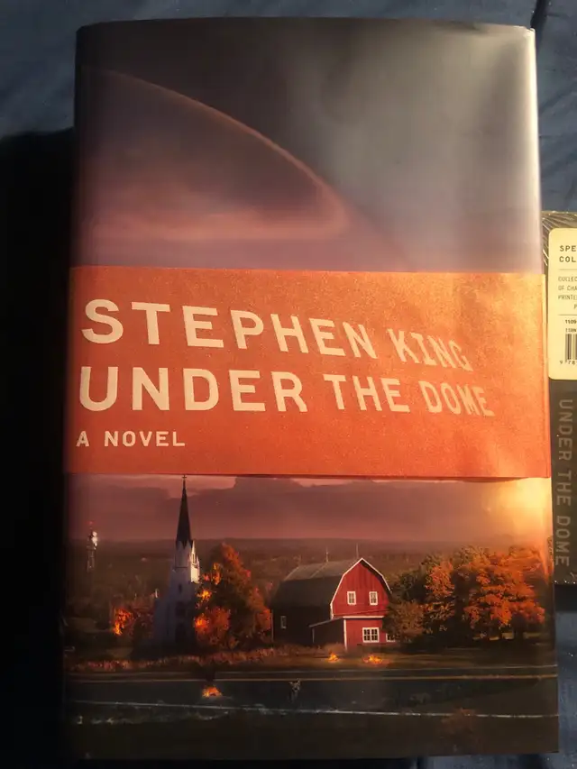 Under The Dome Illustrated edition - Stephen King in Fiction in Markham / York Region - Image 3