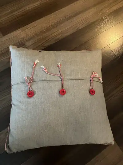 Granby :  Coussin  dimension 25x25 très grand, View more