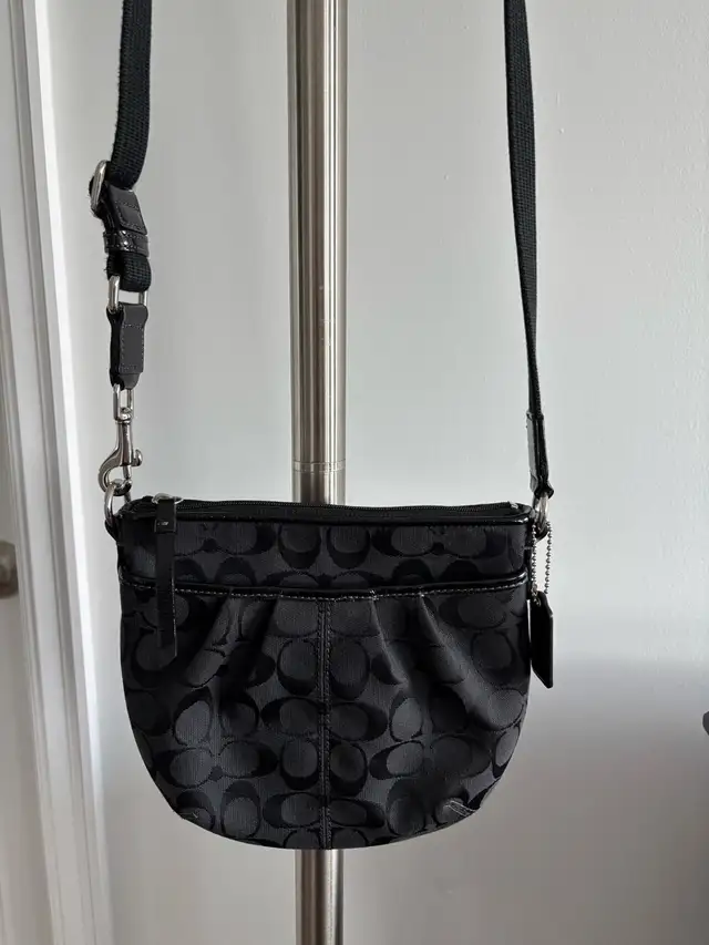 NWOT Vintage Coach Black Soho Pleated Crossbody Swingpack Y2K in Women's - Bags & Wallets in Ottawa - Image 3