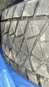 2 pneus d'hivers Bridgestone Blizzak 255/70R18