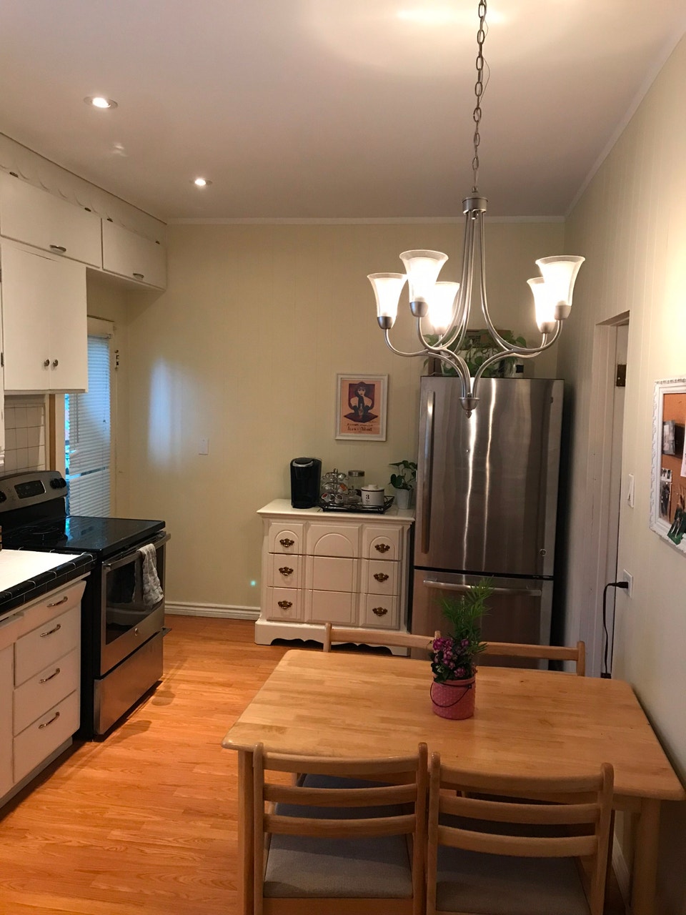 Large 2 level 1 bedroom plus den with shared outdoor space 2