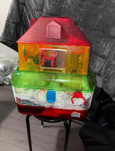 Comes with bedding and lots of accessories and all hamster cage parts.