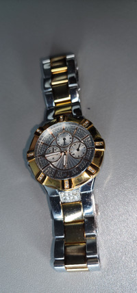 Guess Ladies W0024L1 Round Dial Crystals Stainless 2 Toned Watch