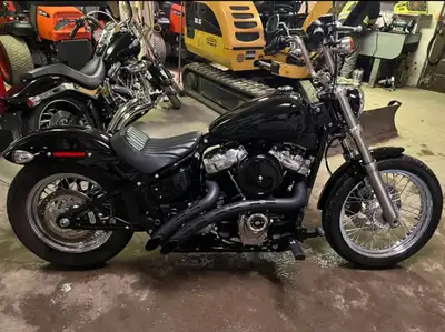 Mint bike, 7000km, nice upgraded pipes and several other tasteful accessories. Original pipes availa...