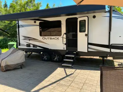 Roulotte outback 221 umd jack et stabilisateur electrique haut de gamme