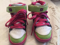 Snow Shoes  size 6 with Excellent Condition