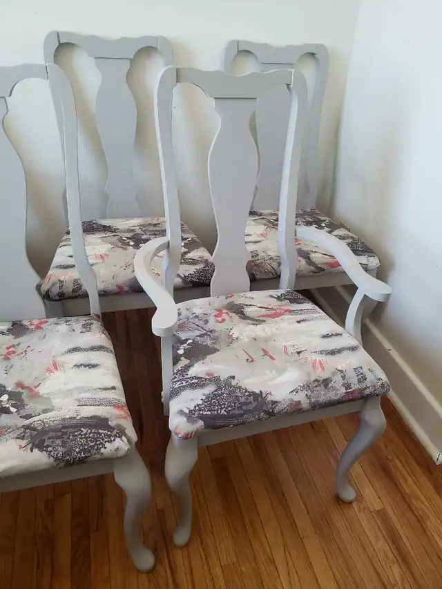 Beautiful Refinished Solid Wood Vintage Set of Dining Chairs in Chairs & Recliners in Kingston - Image 5