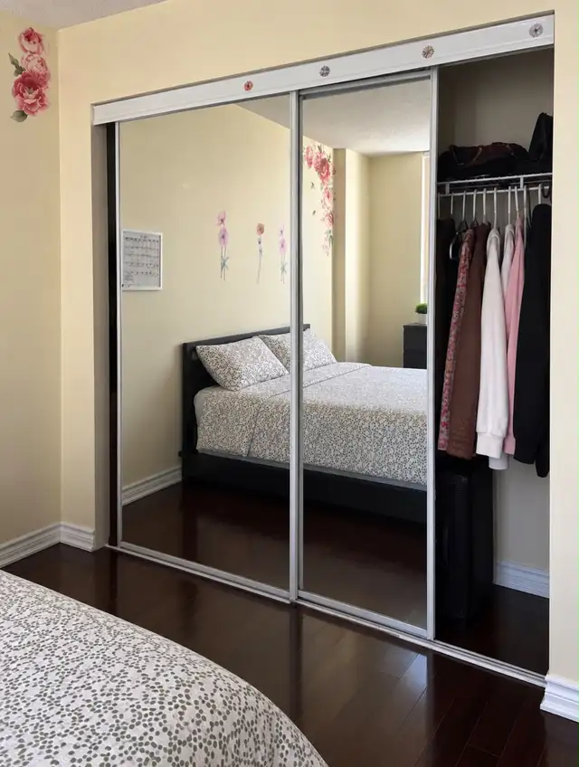 Room for rent  in Room Rentals & Roommates in Mississauga / Peel Region - Image 4