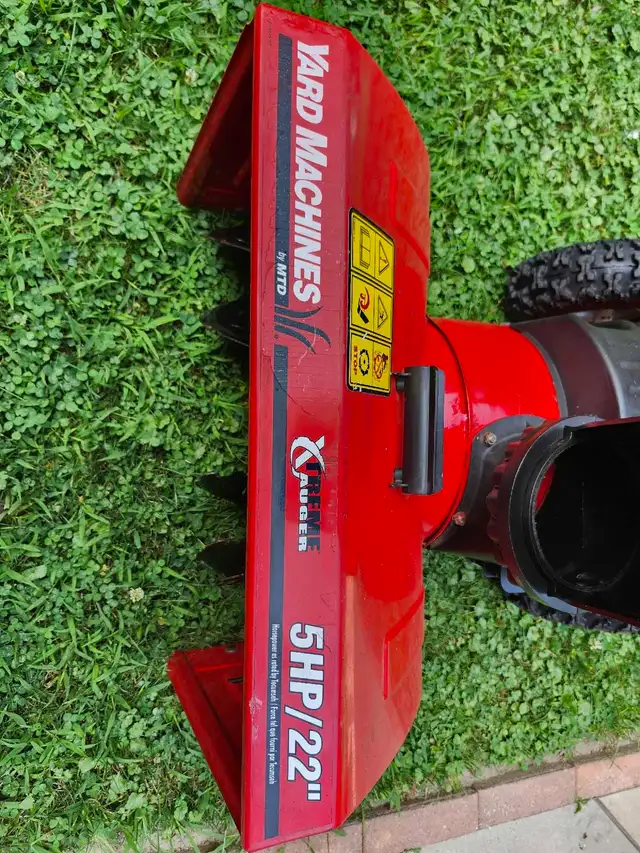 Yard Machines Snow King 5 HP 22 inch Snowblower in Snowblowers in Mississauga / Peel Region - Image 6