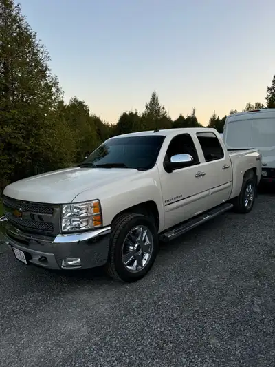 2012 Chevy 136k km on it body’s in great shape and interiors in great shape frame isn’t good $6000 o...