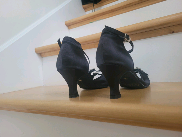 Like NEW Women's Size 8 Latin Dance Shoes . 2" Heel in Women's - Shoes in Bedford - Image 5