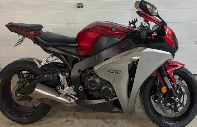 2008 Honda CBR 1000RR for sale ! NO TRADES !! Please read the add entirely prior contacting me . IF...