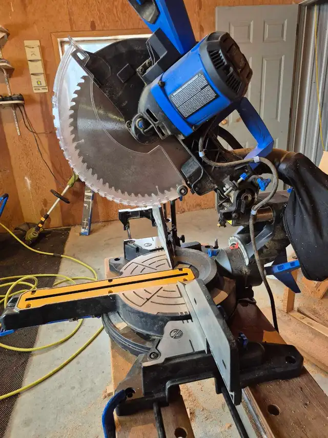 Mastercraft Mitre Saw in Power Tools in Chatham-Kent - Image 3