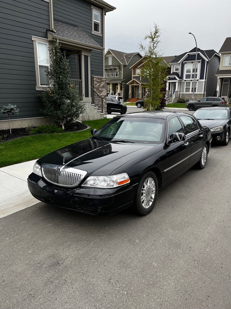 2011 Lincoln TownCar (Low Kms) Cars & Trucks Calgary Kijiji
