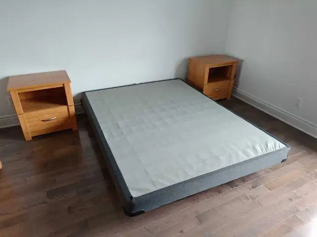Ensemble chambre a coucher in Dressers & Wardrobes in Longueuil / South Shore - Image 2