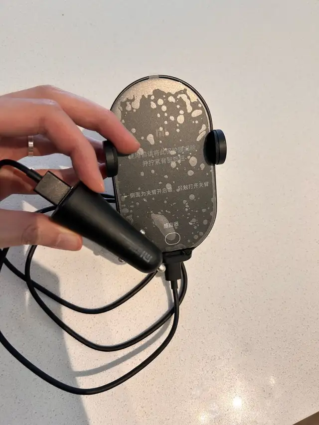 XiaoMi car phone holder + wireless charger in Cell Phone Accessories in City of Toronto - Image 3