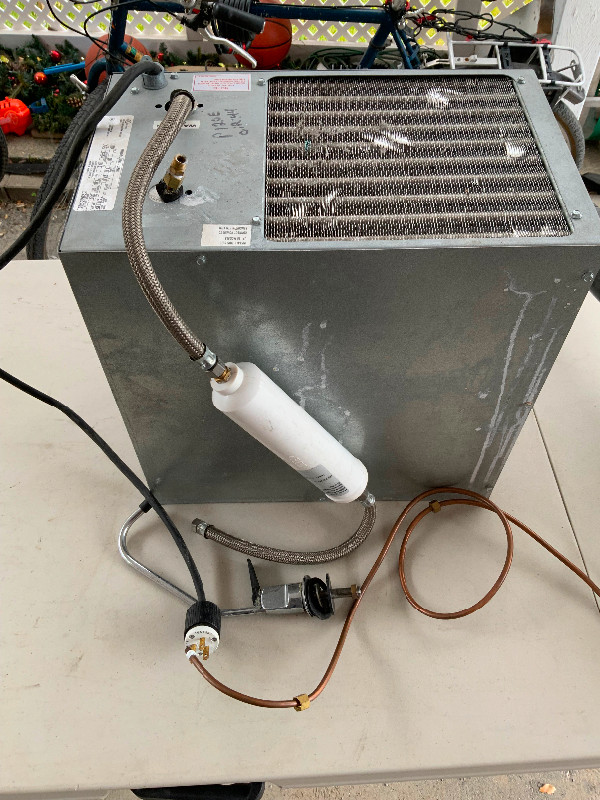 Refroidisseur d’eau Oasis R8-D300 dans Réfrigérateurs  à Sherbrooke