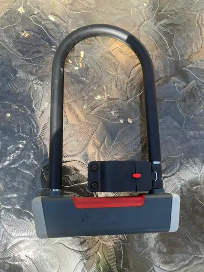Brand new bike lock never bin used asking $50