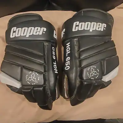 14" Sr. Cooper Hockey Gloves , View more