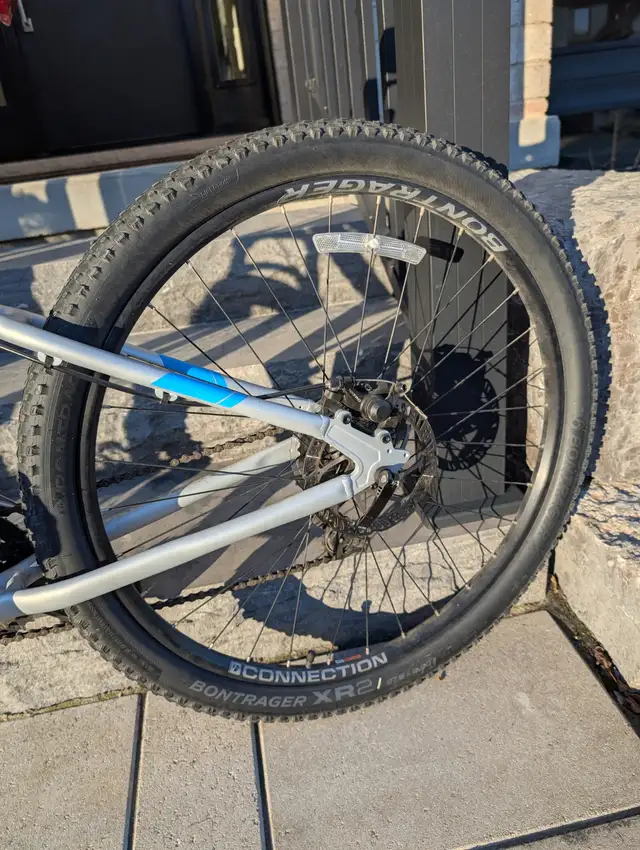 TREK Marlin 4 mountain bike in Mountain in Kitchener / Waterloo - Image 4