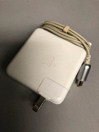 MacBook power adapter charger M8482