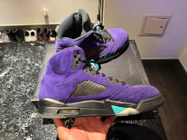 Jordan 5 Size 10.5M in Men's Shoes in Mississauga / Peel Region - Image 5