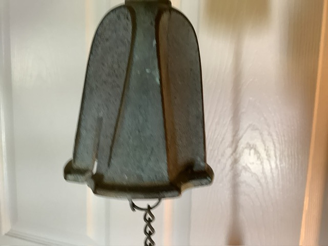 Vintage Cast Iron Hummingbird Bell w Cast Metal Wall Bracket  in Arts & Collectibles in Belleville - Image 3