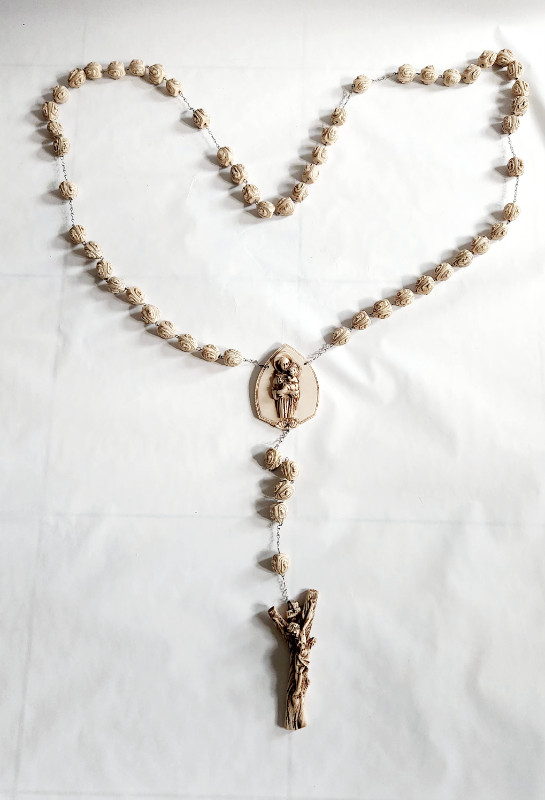 Vintage Italian Carved Alabaster Wall Hanging Rosary Beads in Arts & Collectibles in City of Toronto - Image 2