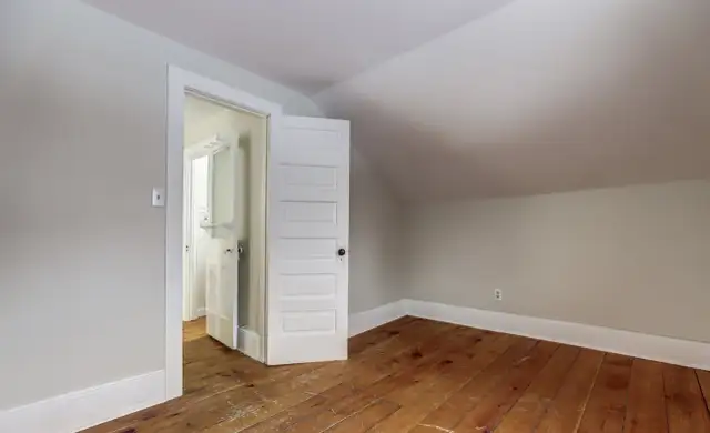 private room for rent in Room Rentals & Roommates in Owen Sound - Image 2